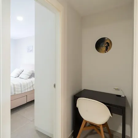 Apartment 1 Min To Beach, Modern & *