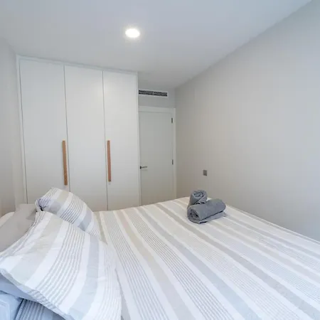 Apartment 1 Min To Beach, Modern &