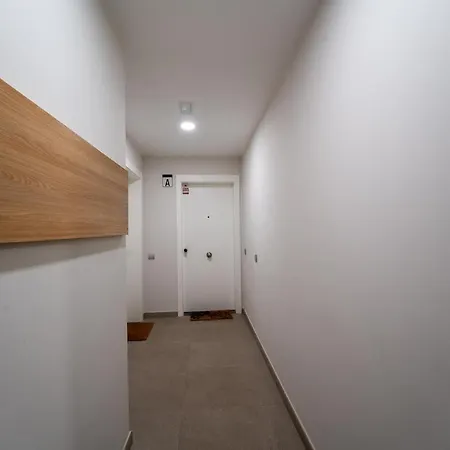 1 Min To Beach, Modern & Apartment